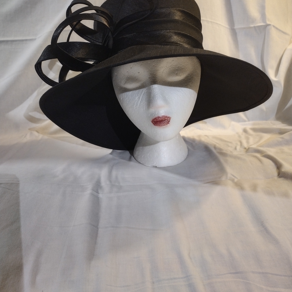 VANNI Black Women's Hat with Ribbon Detail